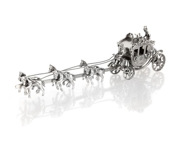 Miniatura in argento 800 raffigurante carrozza trainata da sei cavalli