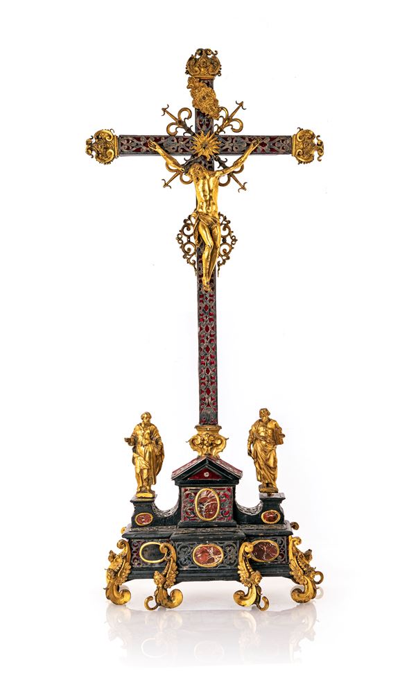 Giovanni Francesco Susini (bottega di) - Crocifisso da altare in bronzo dorato, rame argentato e legno ebanizzato
