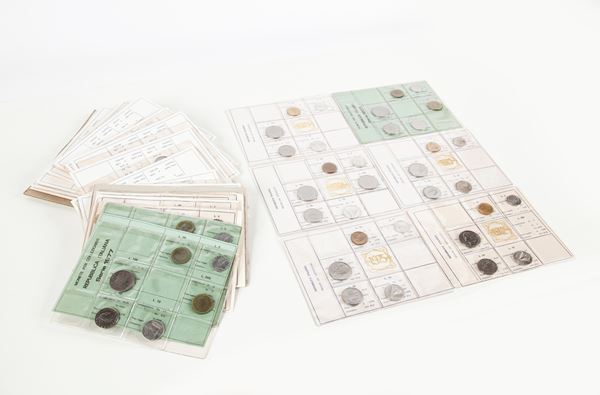 Lotto 26 Serie monete per collezionisti senza argento (100, 50, 20, 10, 5 Lire) Repubblica Italiana 1971 (1); 1972 (1); 1973 (1); 1974 (1); 1975 (1); 1977 (3); 1978 (4); 1979 (14) 