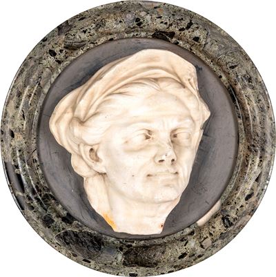 Antico Frammento di Testa Muliebre in Bassorilievo di Marmo Statuario