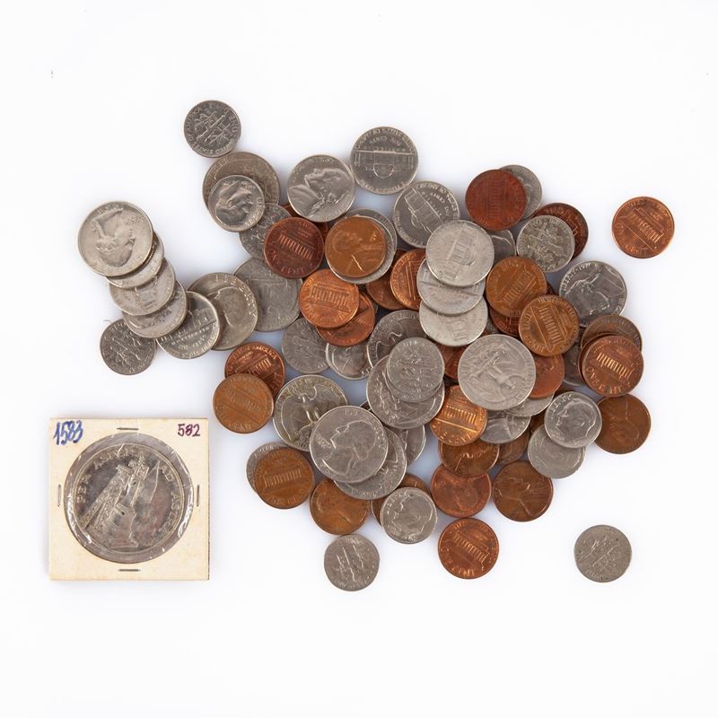 Lotto Monete Usa: 12 da 1/4 di Dollaro; 19 da 10 Cts; 16 da 5 Cts; 32 da 1 Cts. Medaglia Commemor...