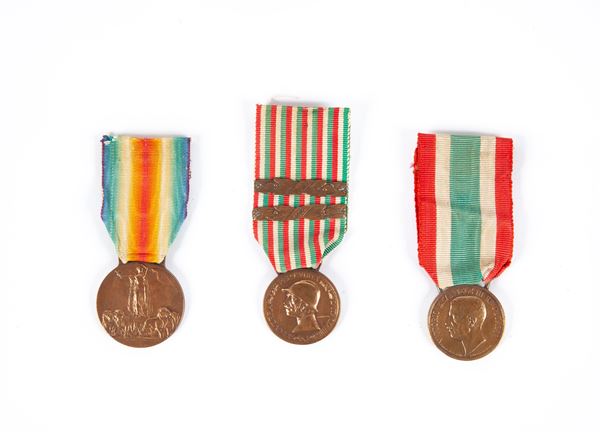 Lotto di 3 medaglie in bronzo: Per le guerre d'Unità d'Italia 1948-1918; Per la Prima Guerra Mondiale 1915-18 Vittorio Emanuele III Regno d'Italia