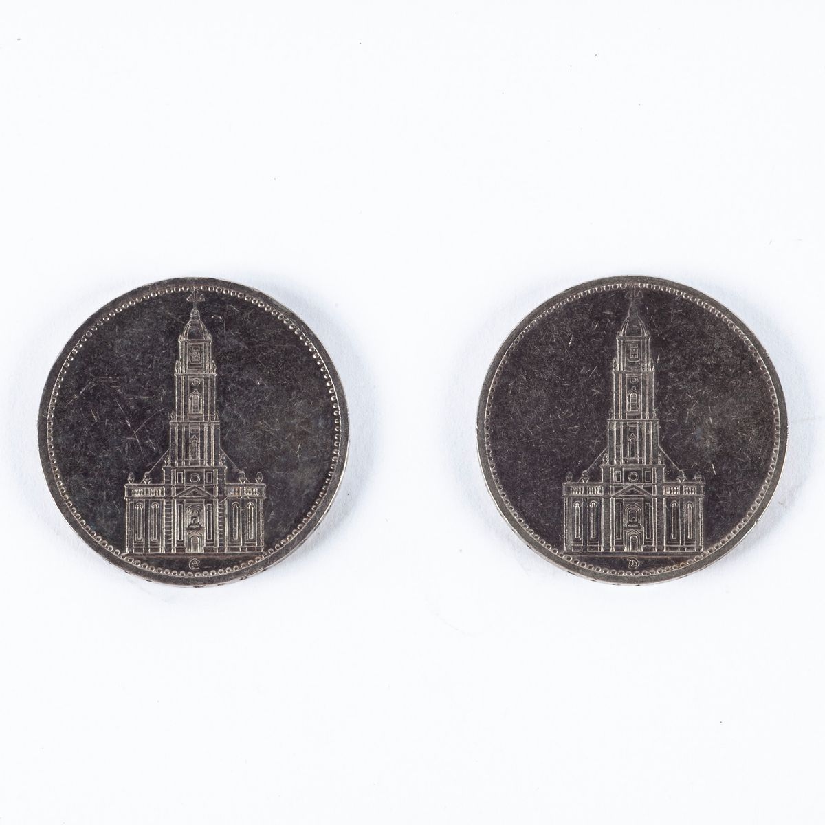 2 Esemplari da 5 Marchi 1° Anniversario Chiesa della Guarnigione e della Corte a Potsdam 1934 D, ...