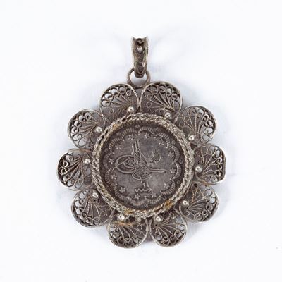 Pendente in Filigrana D'argento con Moneta da 5 Piastre (1293-11) Abdul Amid II Impero Ottomano T...