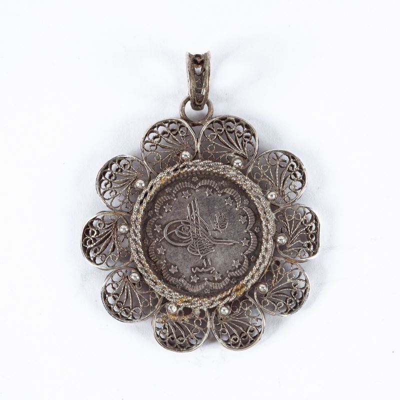 Pendente in Filigrana D'argento con Moneta da 5 Piastre (1293-11) Abdul Amid II Impero Ottomano T...
