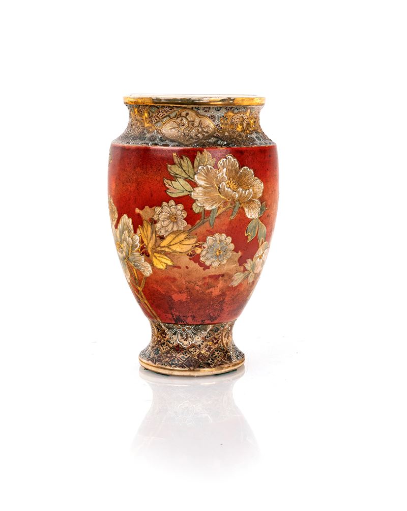 Vaso in Ceramica Kutani "red Ground", Giappone