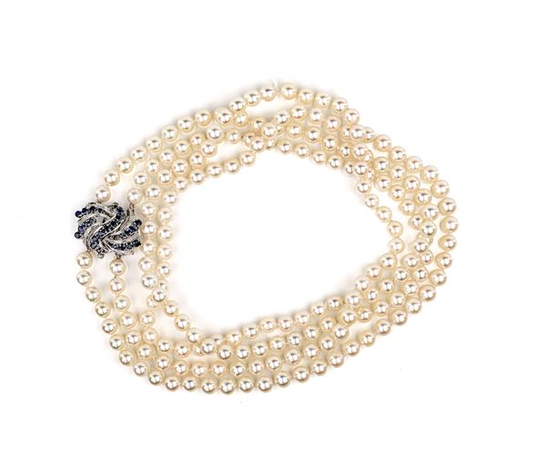 Collana a due fili di perle con chiusura in oro e zaffiri