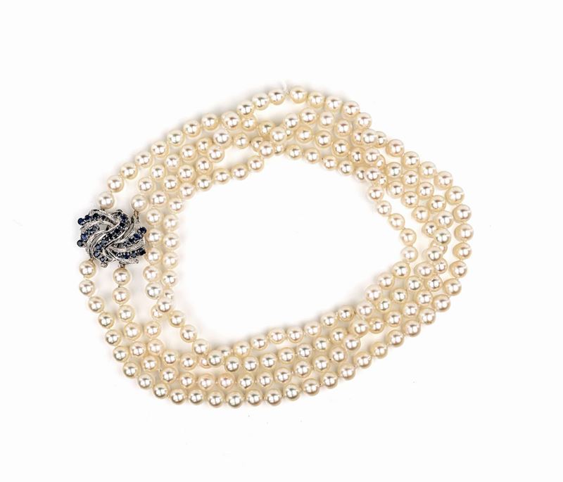 Collana a Due Fili di Perle con Chiusura in Oro e Zaffiri