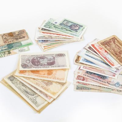 Lotto di 46 Pezzi di Cartamoneta Italiana e Straniera