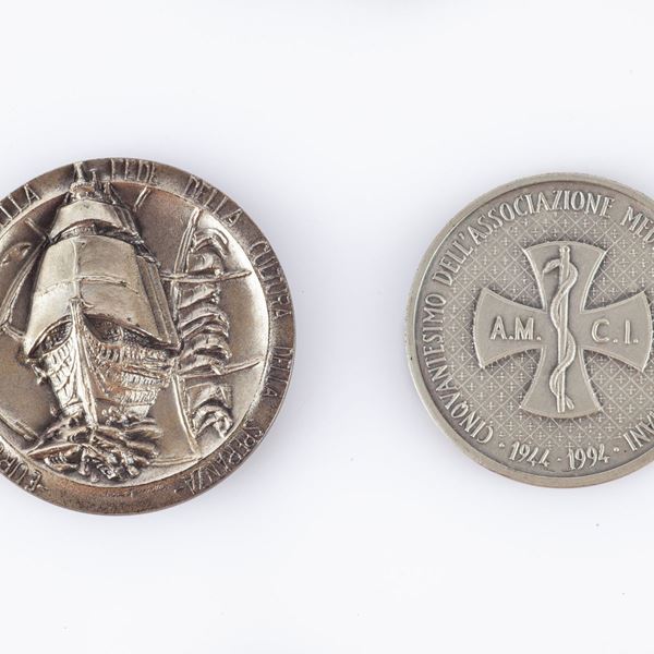 2 medaglie in argento 800/000: Europa e Natale di Roma 1973-2726 e 50° dell'Associazione Medici Cattolici italiani
