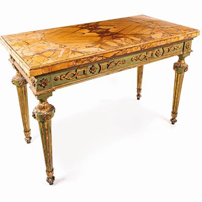 Tavolo da Centro in Legno Laccato Verde Pastello, Dorato Lungo i Profili ed i Rilievi Ornamentali...