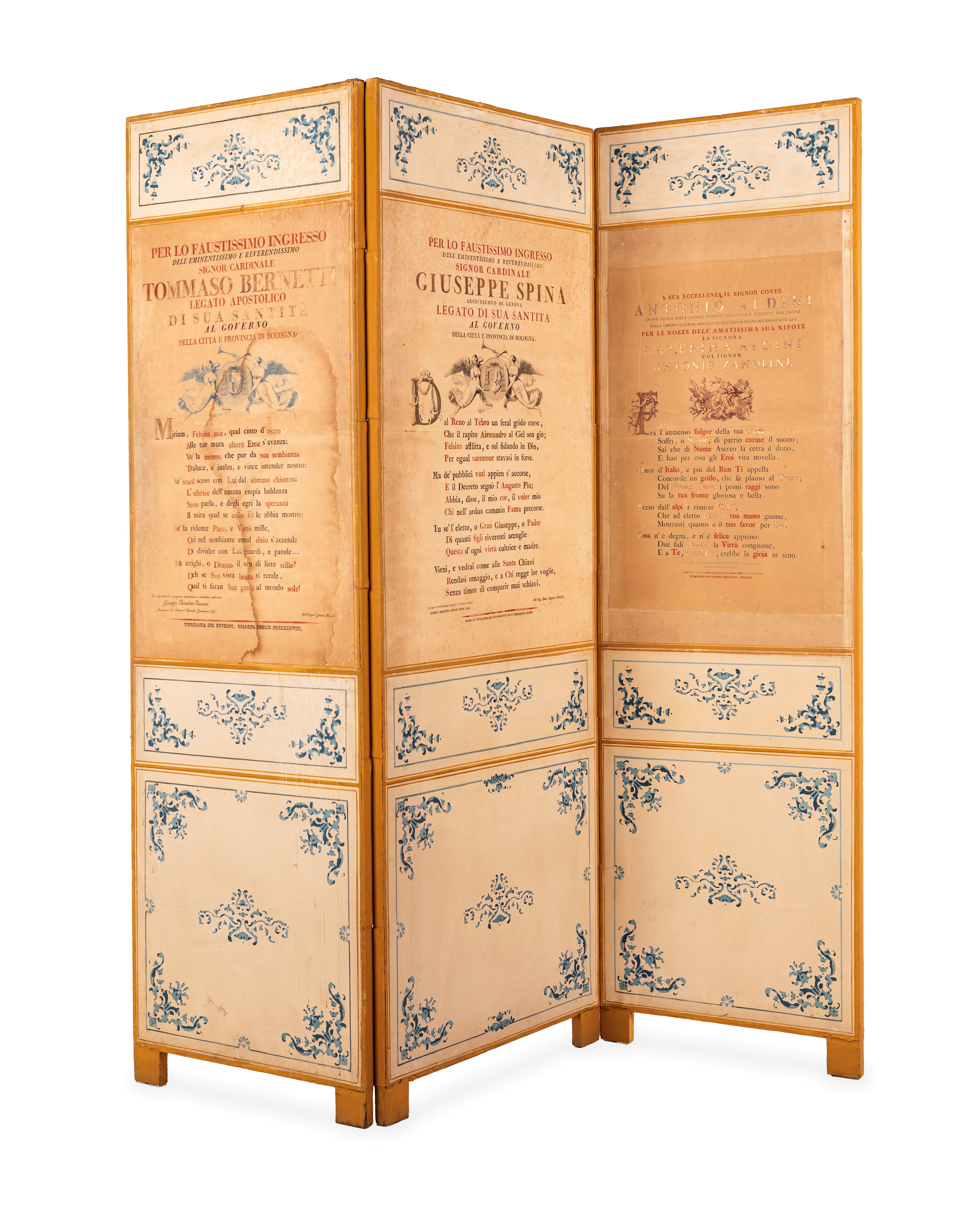 Coppia di paraventi a tre ante in legno dipinto