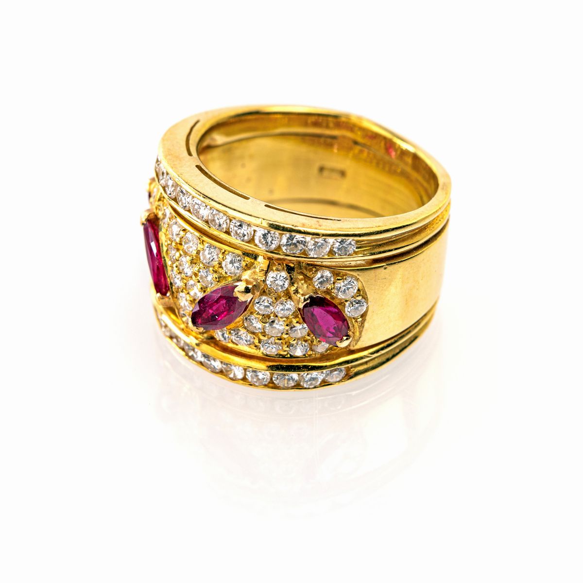 Anello in Oro, Brillanti e Rubini.