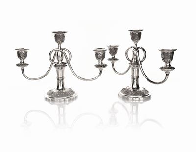 Coppia di Candelabri a Tre Luci in Argento Persiano Isfahan, Iran, Inizio XX Secolo