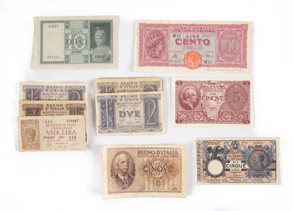 Lotto Cartamoneta Regno d'Italia e Luogotenenza: 5 Lire Biglietto di Stato 1904 Floreale Vittorio Emanuele III Seriale 5050 035932 Dall'Ara-Righetti; 5 Lire Biglietto di Stato 1938-XVII Fascio Vittorio Emanuele III Serie 0327 663465; 100 Lire Italia Turrita Testina 10/12/1944 Serie M22 074317 e 5 Lire Biglietto di Stato Atena 23/11/1944 Serie 1070 782370 Umberto II