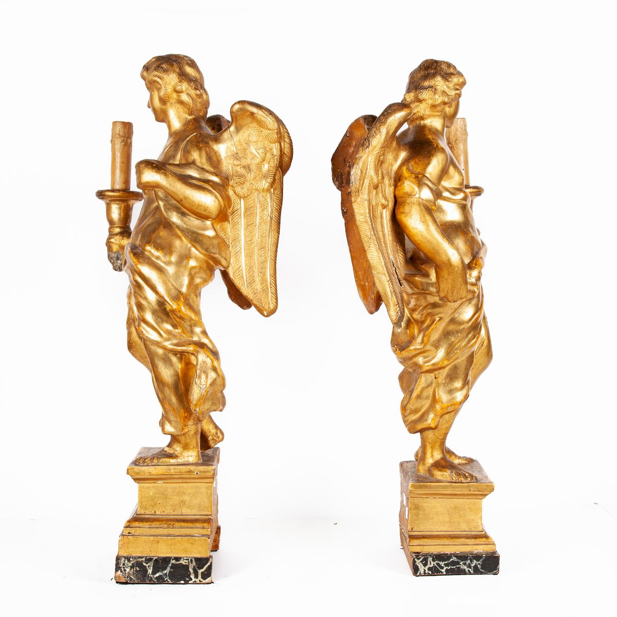 Coppia di Angeli Reggicero in Legno Dorato, XVIII Secolo