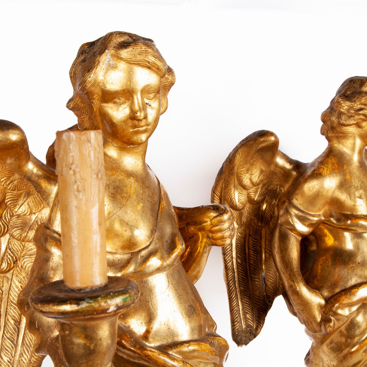 Coppia di Angeli Reggicero in Legno Dorato, XVIII Secolo