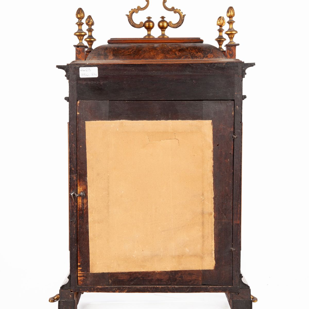 Pendola in Radica con Finiture Ornamentali in Bronzo Cesellato e Dorato, XVIII Secolo