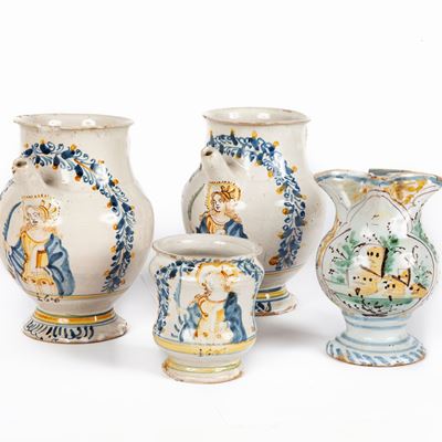 Lotto Composto da Quattro Antiche Maioliche dalle Analoghe Caratteristiche Decorative
