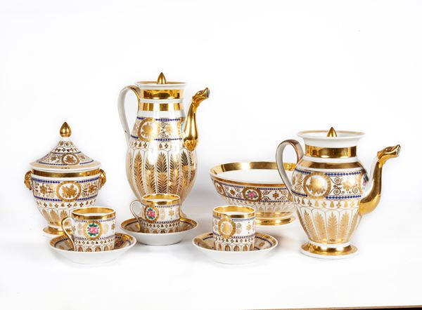 Servizio da caffè in porcellana bianca e oro, XIX secolo