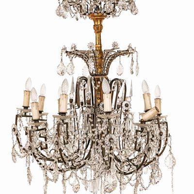 Lampadario a Dodici Luci in Ferro, Legno Dorato e Cristalli