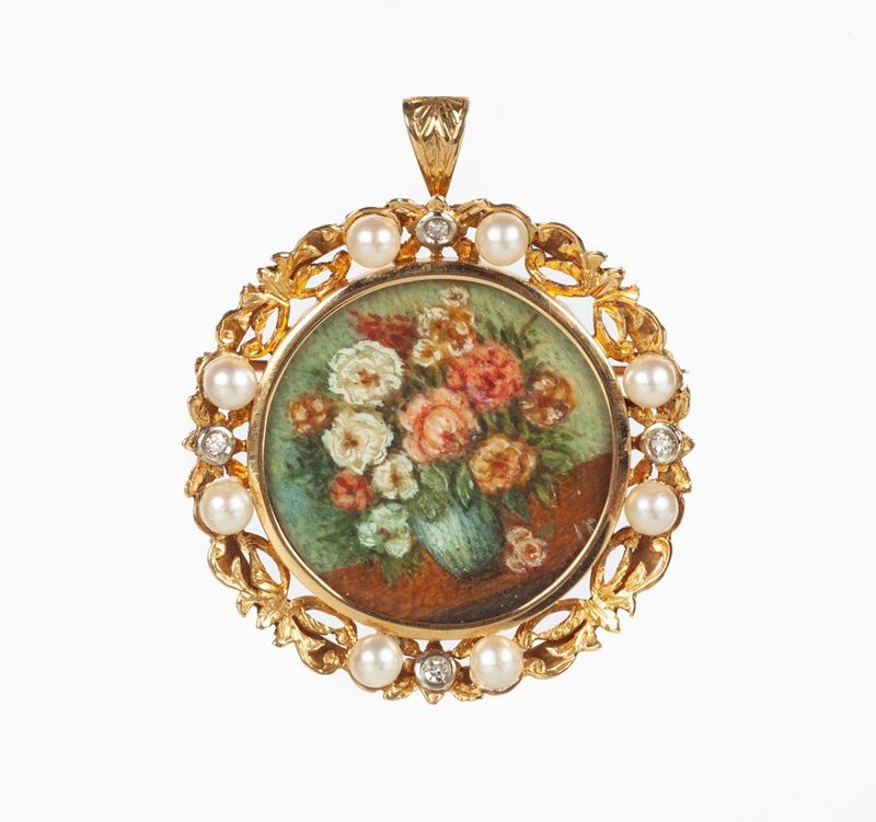 Pendente Spilla in Oro con Miniatura, Perline e Brillanti.