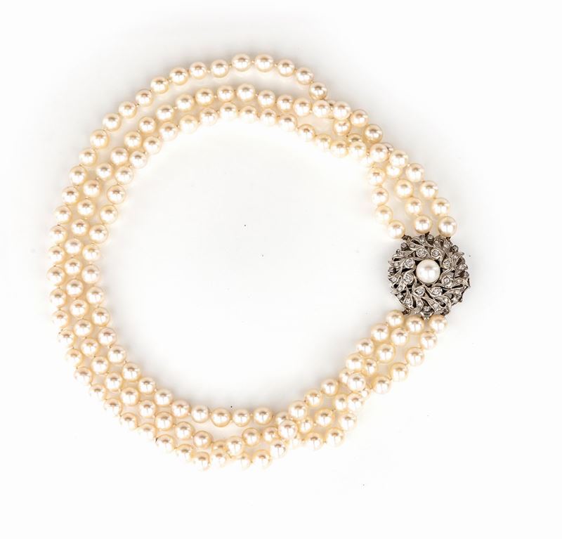 Collana di Perle a Tre Fili con Chiusura in Oro Brillanti e Perle