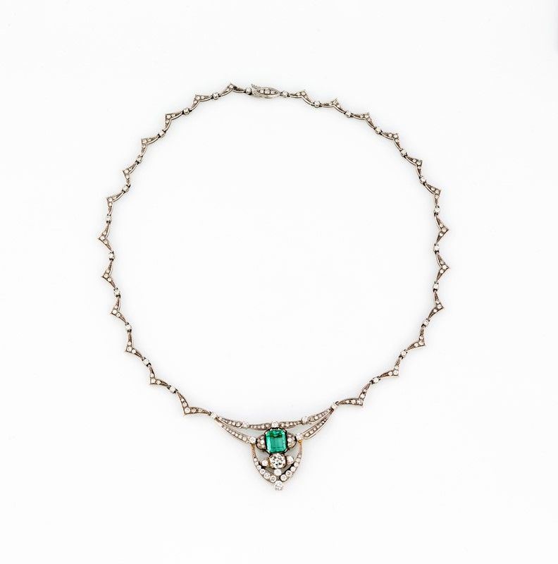 Collier in Oro Bianco con Smeraldo e Brillanti