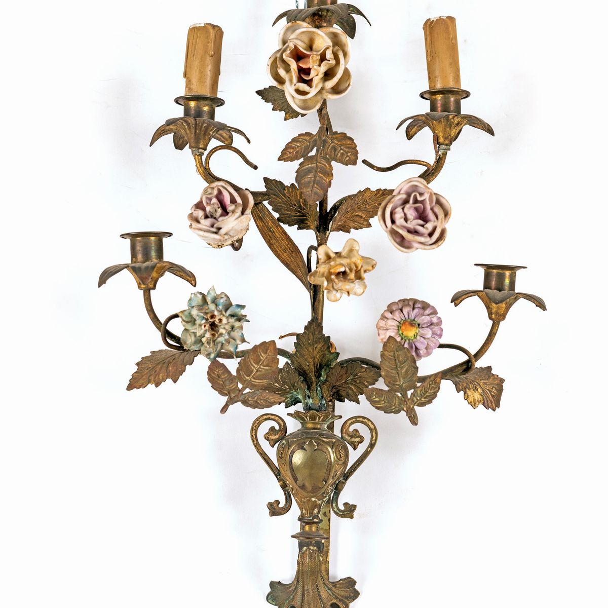 Coppia di Appliques in Metallo Dorato e Porcellana a Cinque Luci, Fine del XIX Secolo