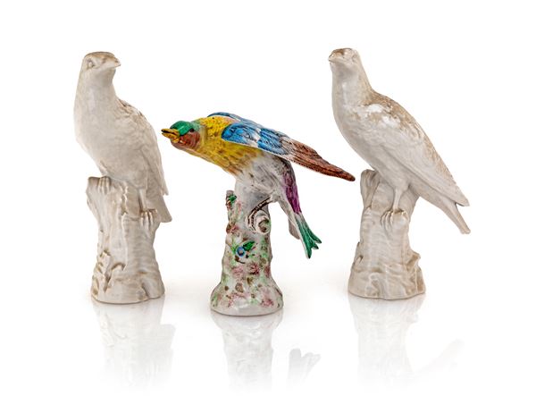 Tre figure di corvo in porcellana, Berlino e Francia  - Asta Antiquariato - Mobili, Sculture e Oggetti d'Arte. - Casa d'Aste Arcadia