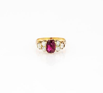 Anello Vittoriano in Oro con un Rubino e Diamanti