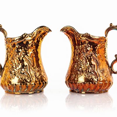 Coppia di Brocche Vittoriane in Ceramica a Lustro, XIX Secolo