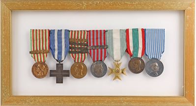 Sette Medaglie con Nastrino Vittorio Emanuele III: 2 Esemplari della Guerra 1915-18 Coniata nel B...