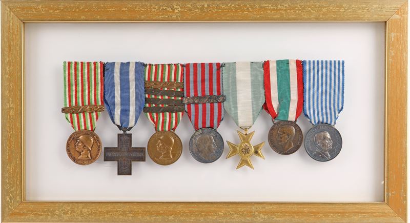 Sette Medaglie con Nastrino Vittorio Emanuele III: 2 Esemplari della Guerra 1915-18 Coniata nel B...