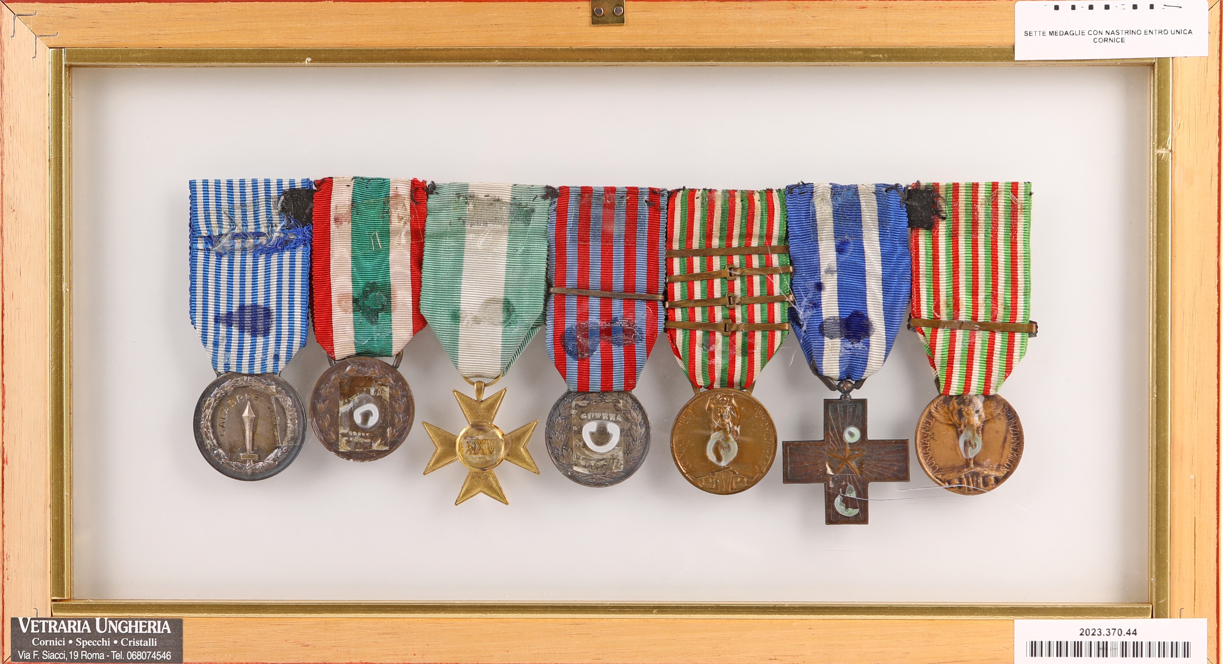 Sette Medaglie con Nastrino Vittorio Emanuele III: 2 Esemplari della Guerra 1915-18 Coniata nel B...