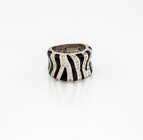 ANELLO AMERICANO CON SMALTI E BRILLANTI