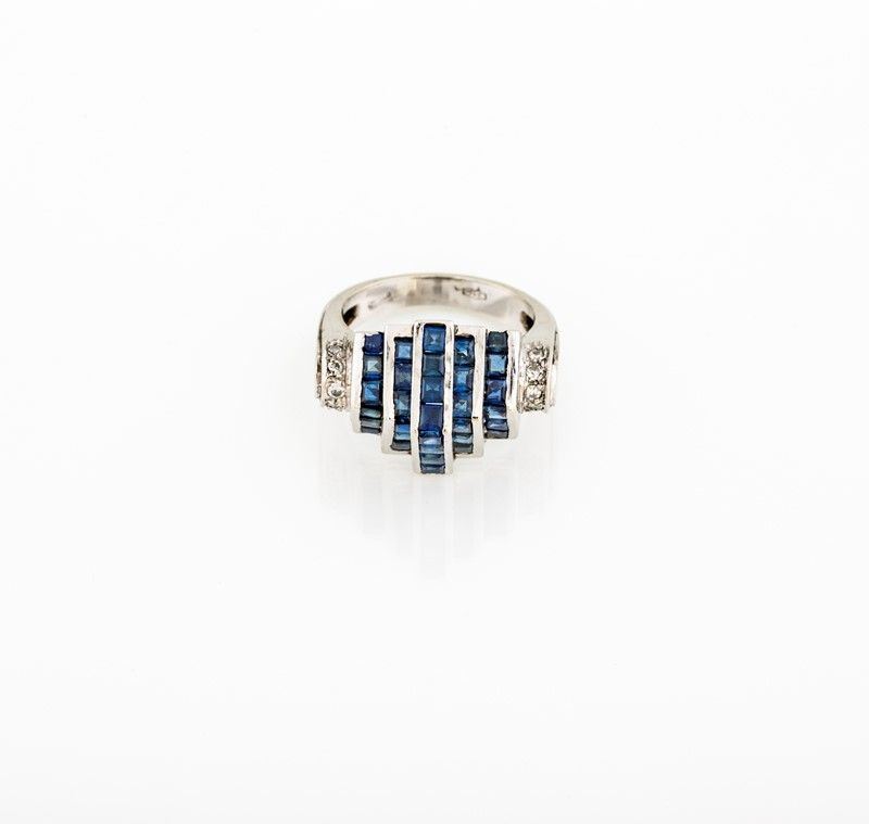 Anello in Oro Bianco con Zaffiri e Brillanti
