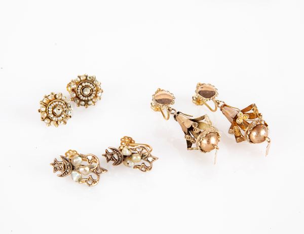 Gruppo di 3 coppie di oreccini borbonici in oro e perle