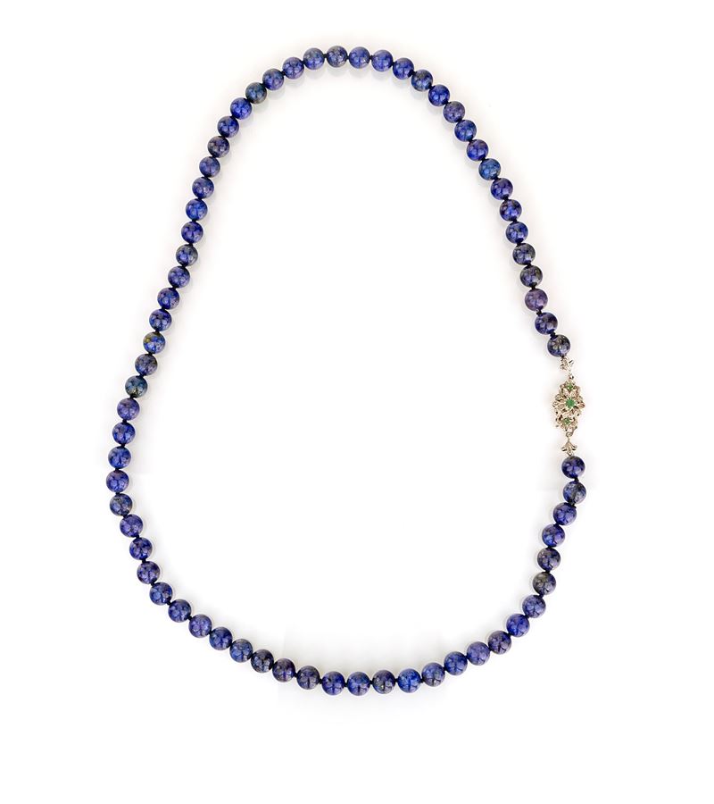 Collana in Lapislazzuli con Chiusura in Oro e Smeraldi