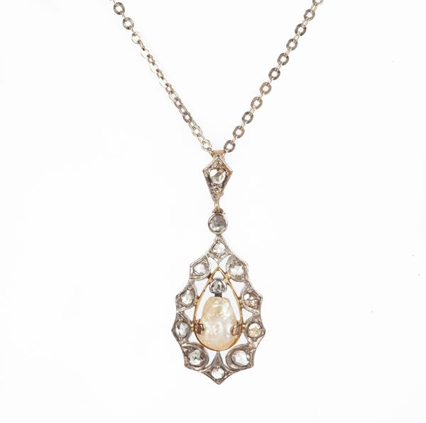 Pendente antico in oro argento, diamanti e perla con catena in oro  - Asta Gioielli - Casa d'Aste Arcadia