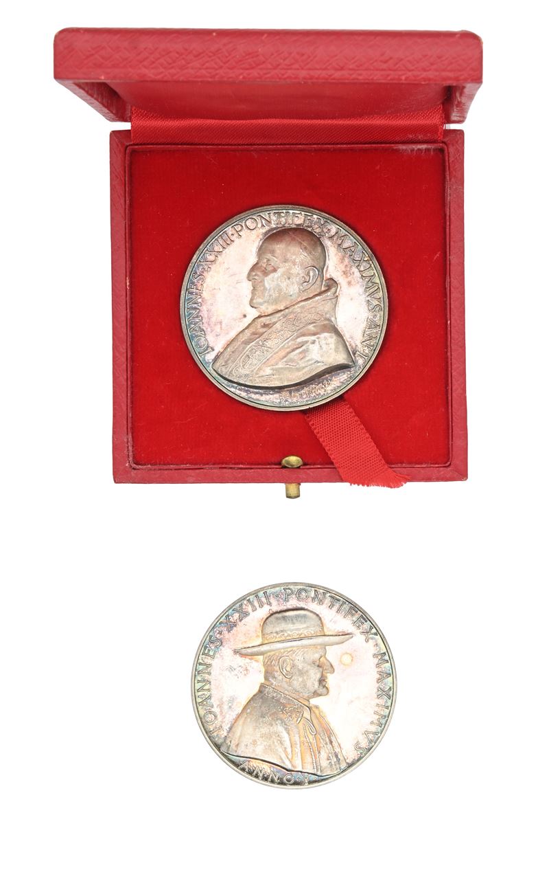 Due Medaglie in Argento Ufficiali Annuali della Città del Vaticano di Giovanni XXIII: Anno i e V
