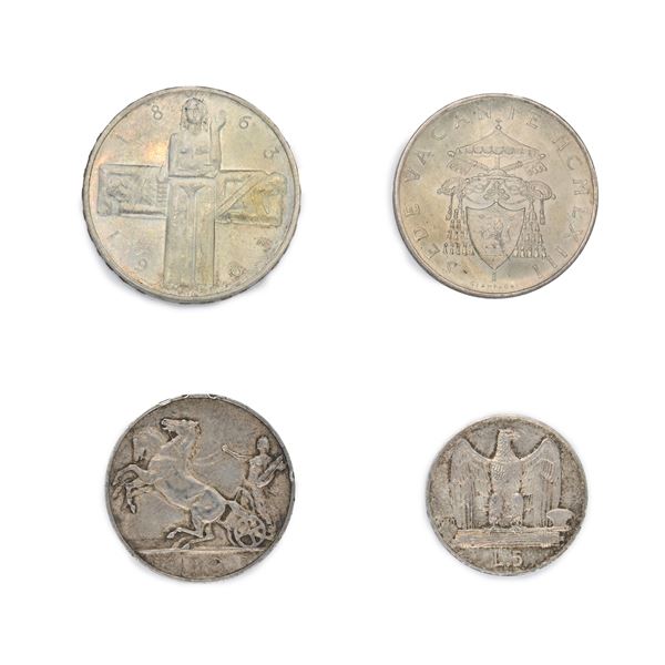 Lotto di quattro monete in argento: 10 Lire 1927 (2 rosette); 5 Lire 1930 Vittorio Emanuele III Regno d'Italia; 500 Lire Sede Vacante 1963 Città del Vaticano; 5 Franchi Centenario della Croce Rossa 1863-1963 Svizzera