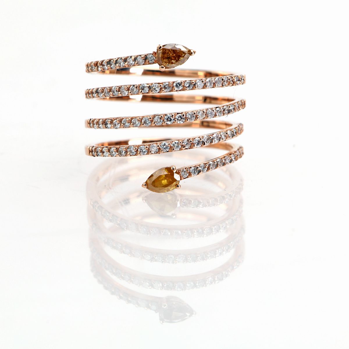 Anello a Serpente in Oro e Brillanti