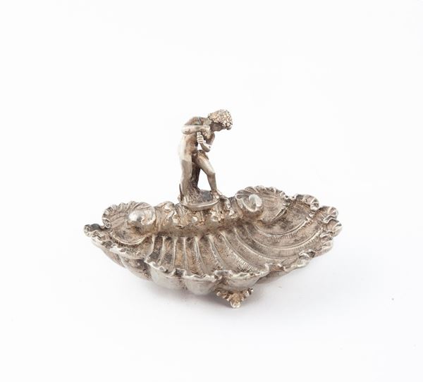 Saliera in argento a forma di conchiglia