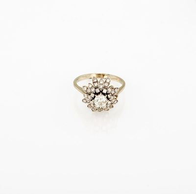 Anello in Oro Bianco con Brillante Centrale e Brillantini