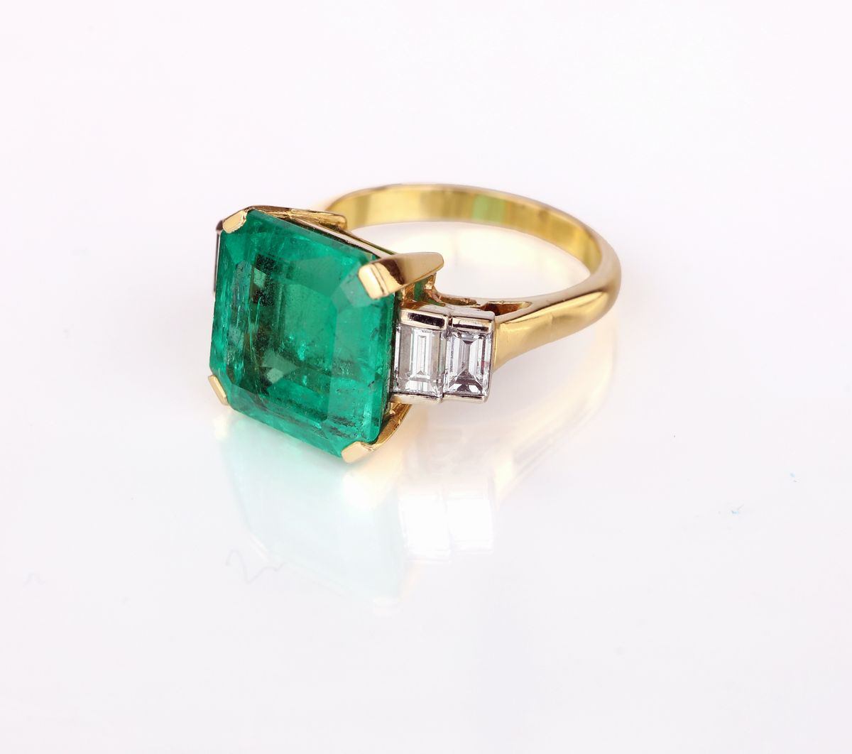 Anello in Oro Smeraldo e Diamanti