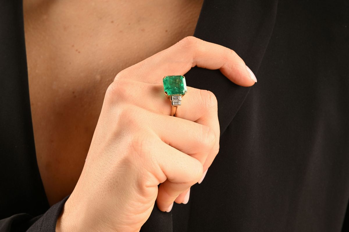 Anello in Oro Smeraldo e Diamanti