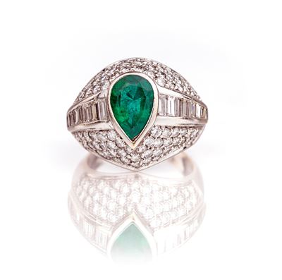 Anello in Oro, Diamanti e Smeraldo