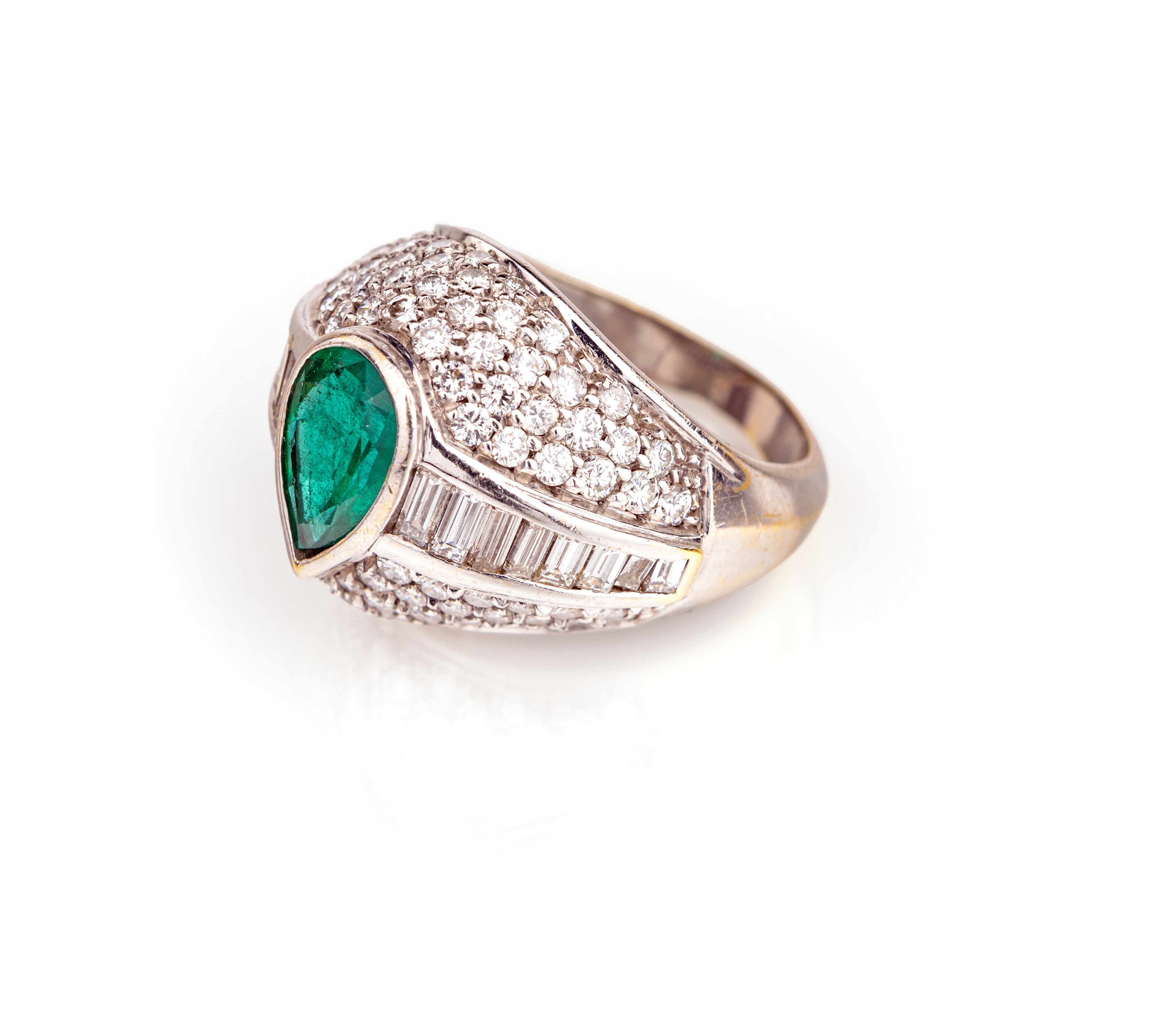 Anello in Oro, Diamanti e Smeraldo