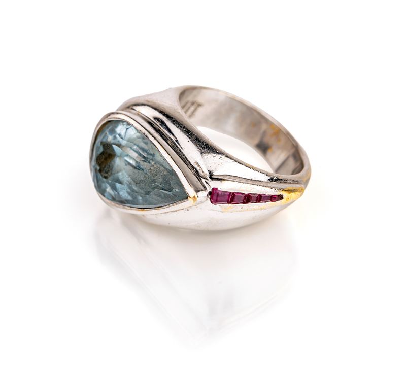 Anello in Oro Bianco e Topazio Azzurro